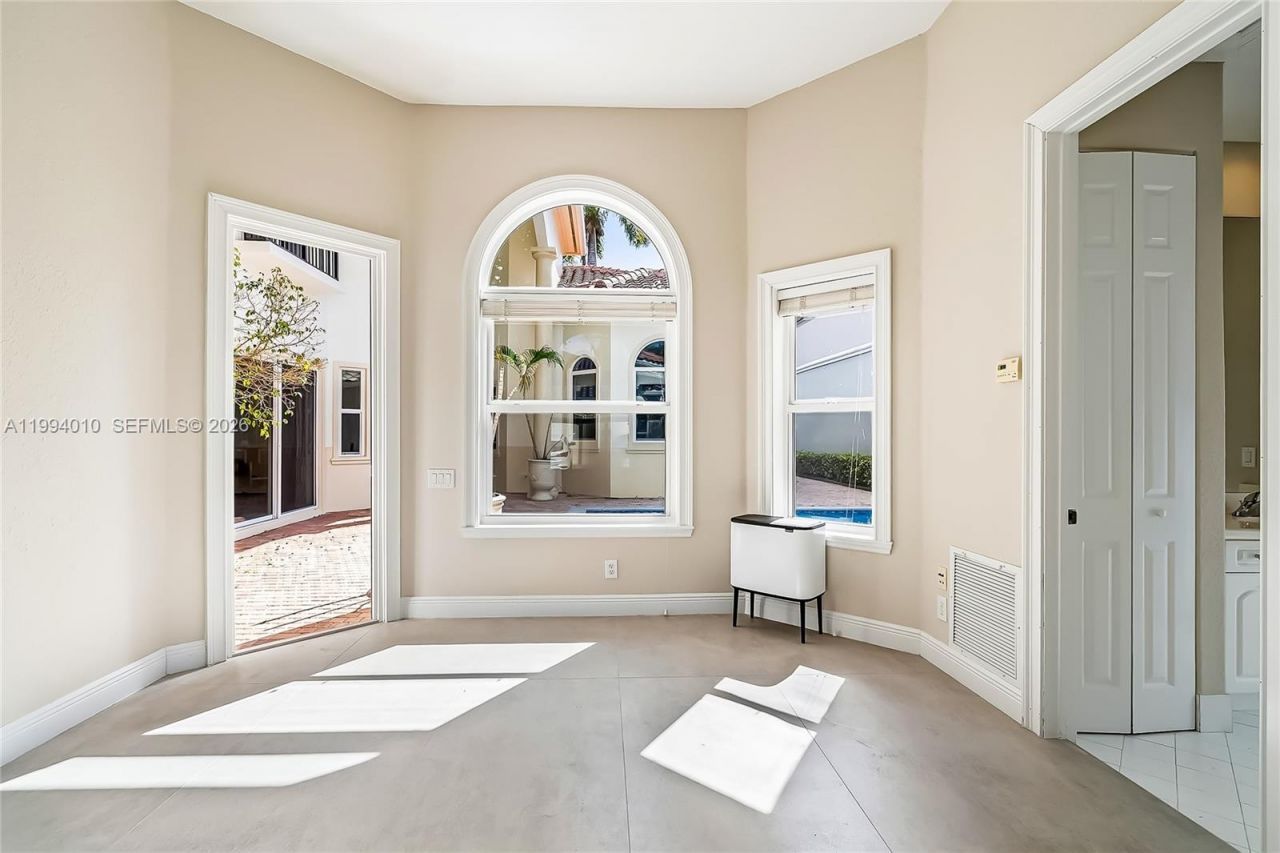 920 Captiva Dr, Hollywood, FL 33019 Photo