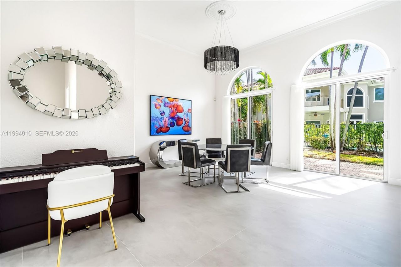 920 Captiva Dr, Hollywood, FL 33019 Photo