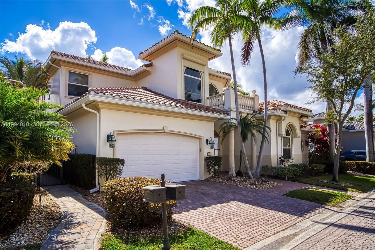 920 Captiva Dr, Hollywood, FL 33019 Photo