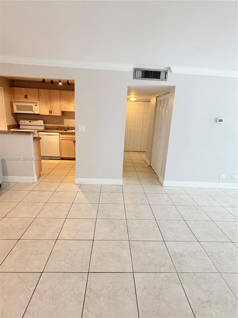 8101 SW 72nd Ave, Unit 403W, Miami, FL 33143 Photo