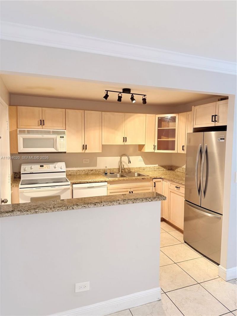 8101 SW 72nd Ave, Unit 403W, Miami, FL 33143 Photo