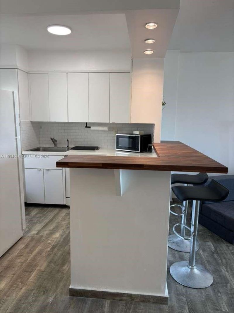 220 Kings Point Dr , Unit 506, Sunny Isles Beach, FL 33160 Photo