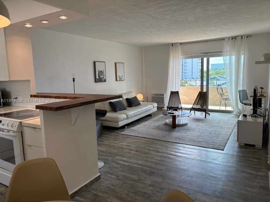 220 Kings Point Dr , Unit 506, Sunny Isles Beach, FL 33160 Photo