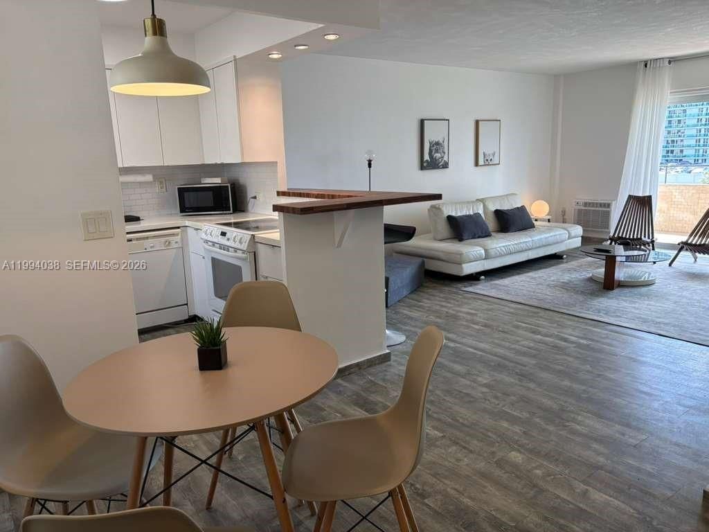 220 Kings Point Dr , Unit 506, Sunny Isles Beach, FL 33160 Photo