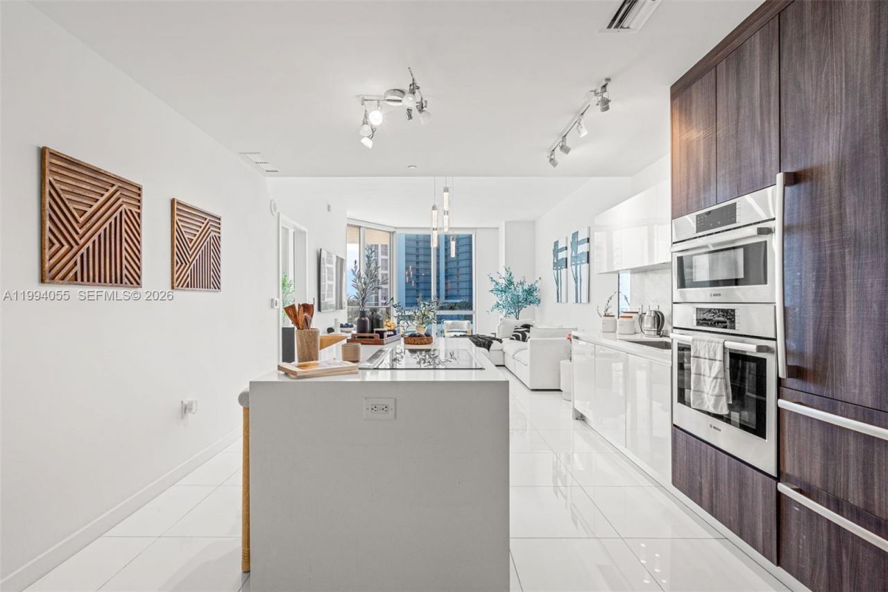 851 NE 1st Ave , Unit 1205, Miami, FL 33132 Photo