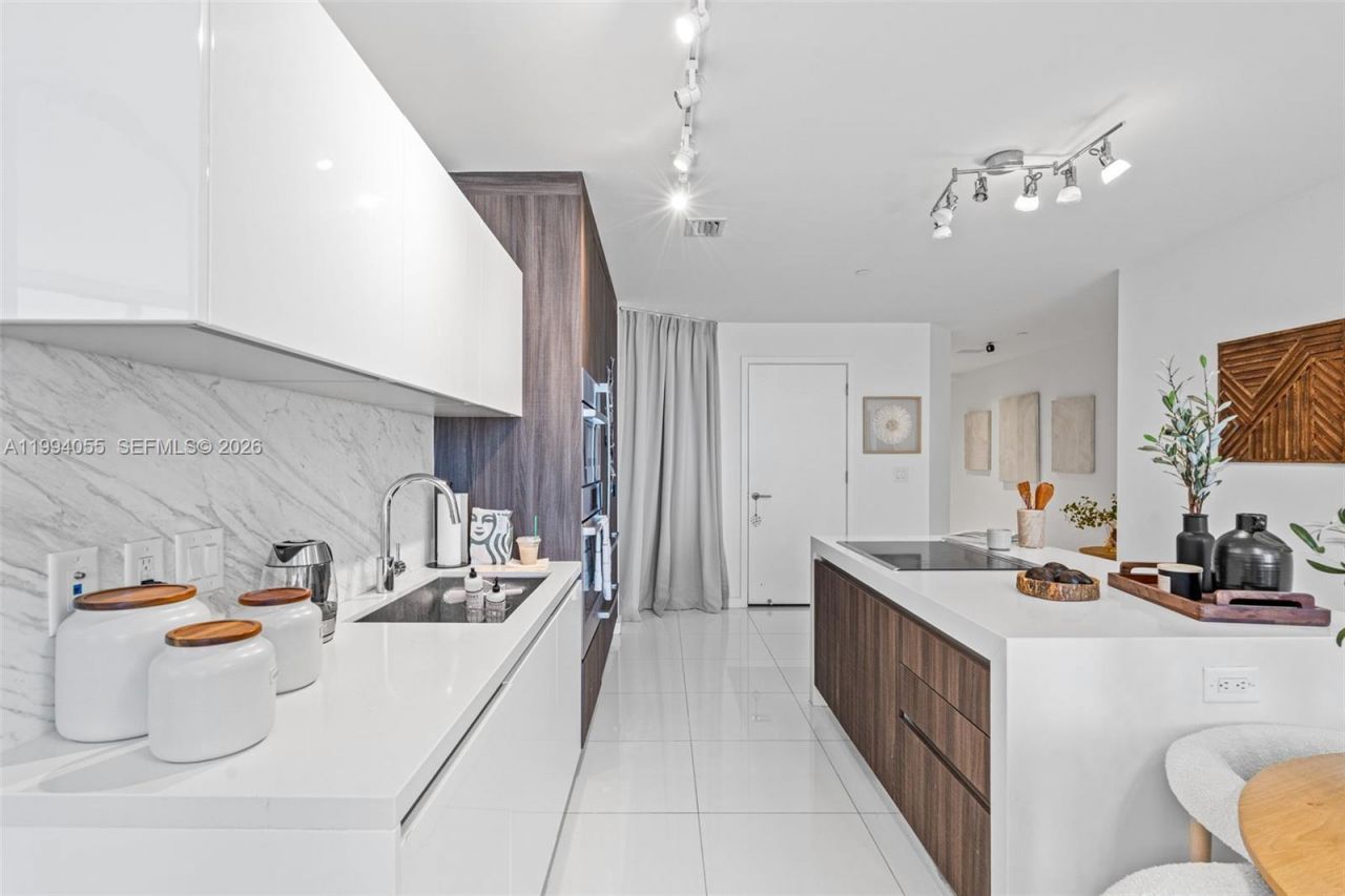 851 NE 1st Ave , Unit 1205, Miami, FL 33132 Photo