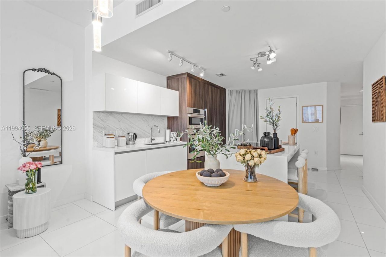 851 NE 1st Ave , Unit 1205, Miami, FL 33132 Photo