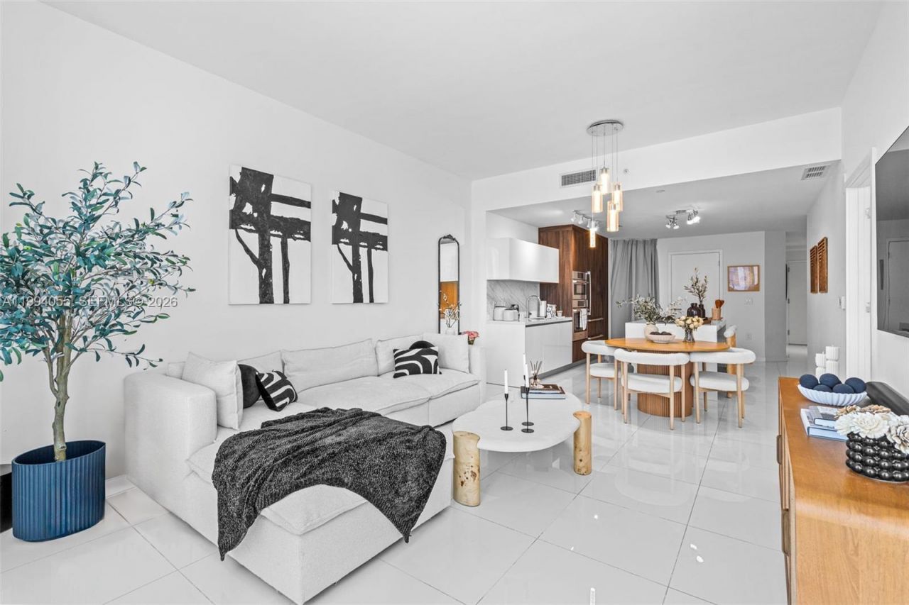 851 NE 1st Ave , Unit 1205, Miami, FL 33132 Photo