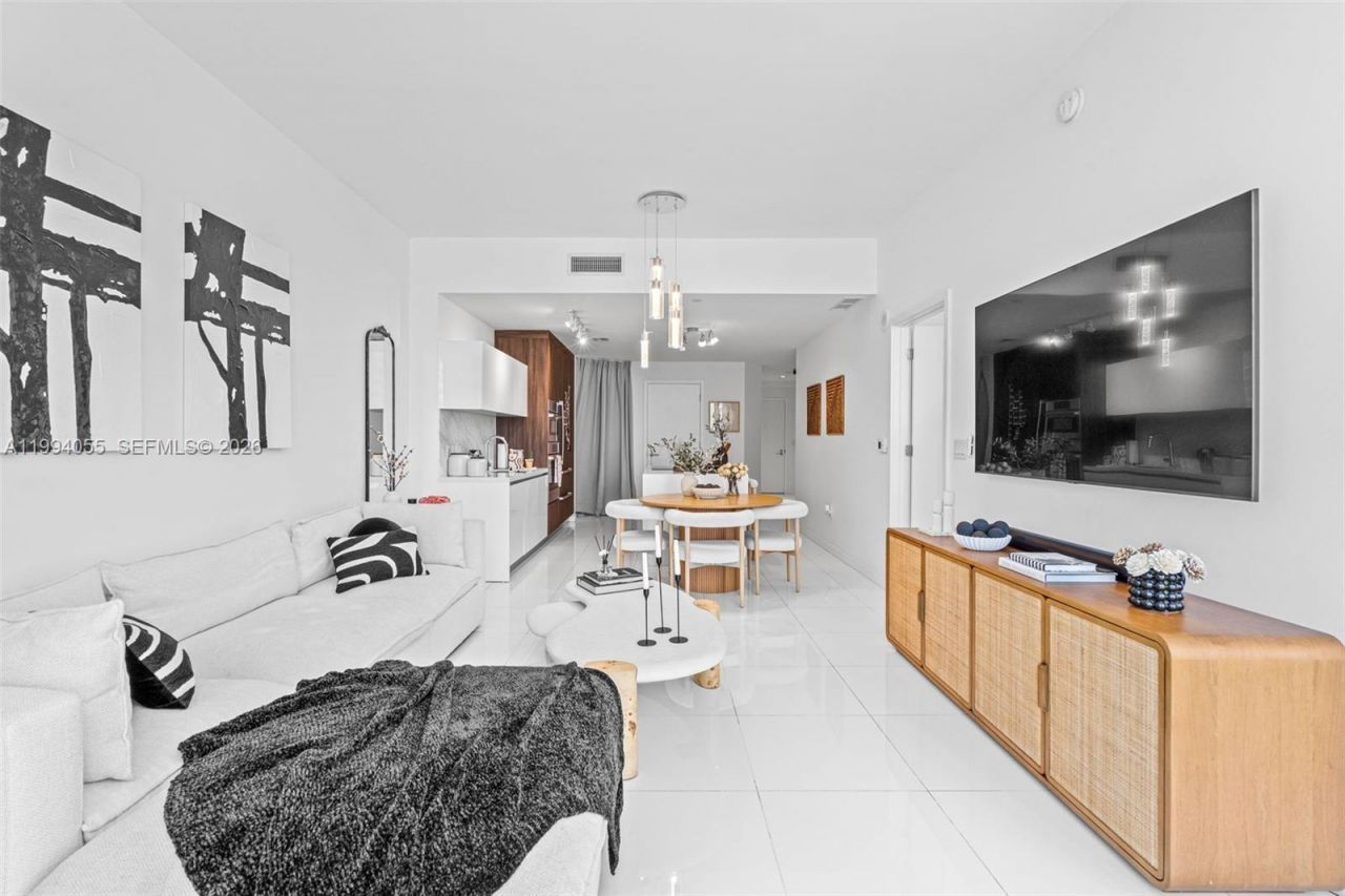 851 NE 1st Ave , Unit 1205, Miami, FL 33132 Photo