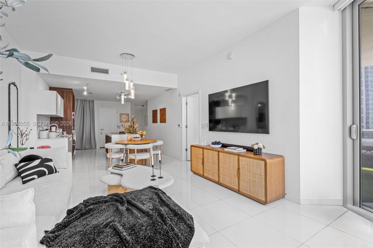 851 NE 1st Ave , Unit 1205, Miami, FL 33132 Photo