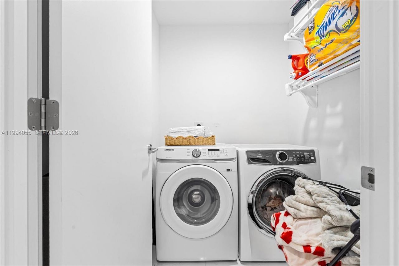 851 NE 1st Ave , Unit 1205, Miami, FL 33132 Photo