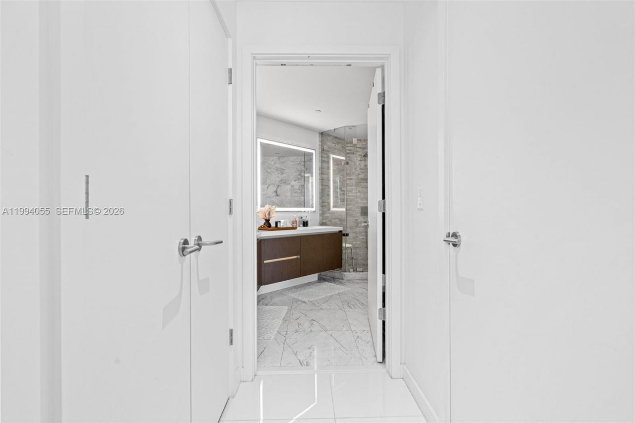 851 NE 1st Ave , Unit 1205, Miami, FL 33132 Photo