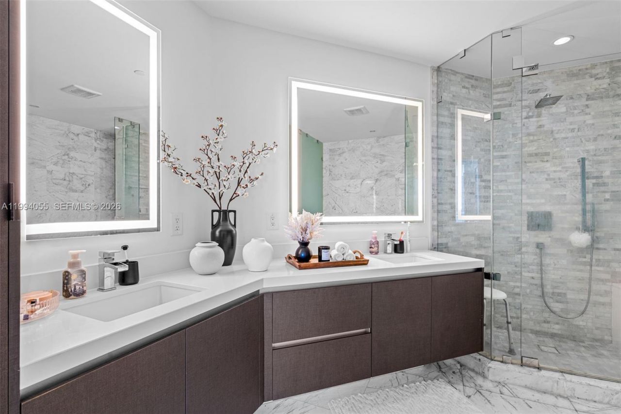 851 NE 1st Ave , Unit 1205, Miami, FL 33132 Photo