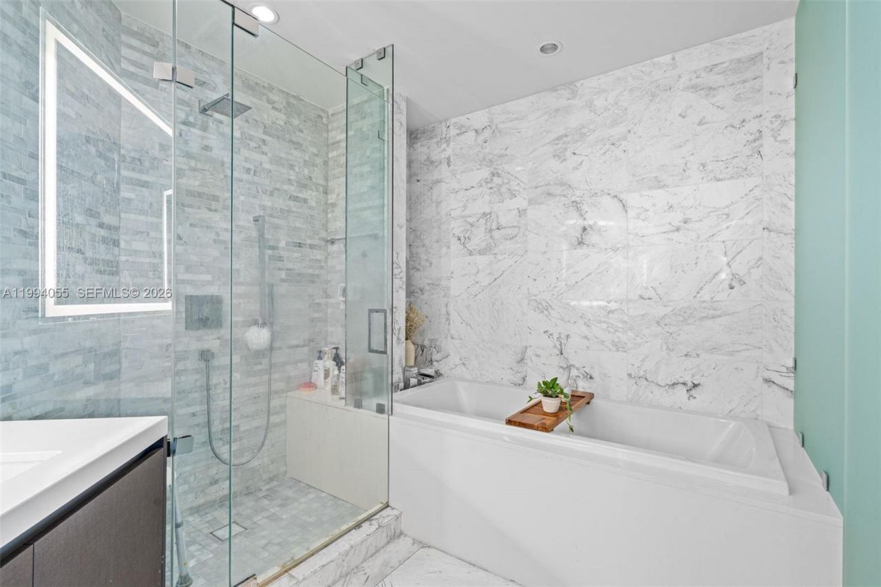 851 NE 1st Ave , Unit 1205, Miami, FL 33132 Photo