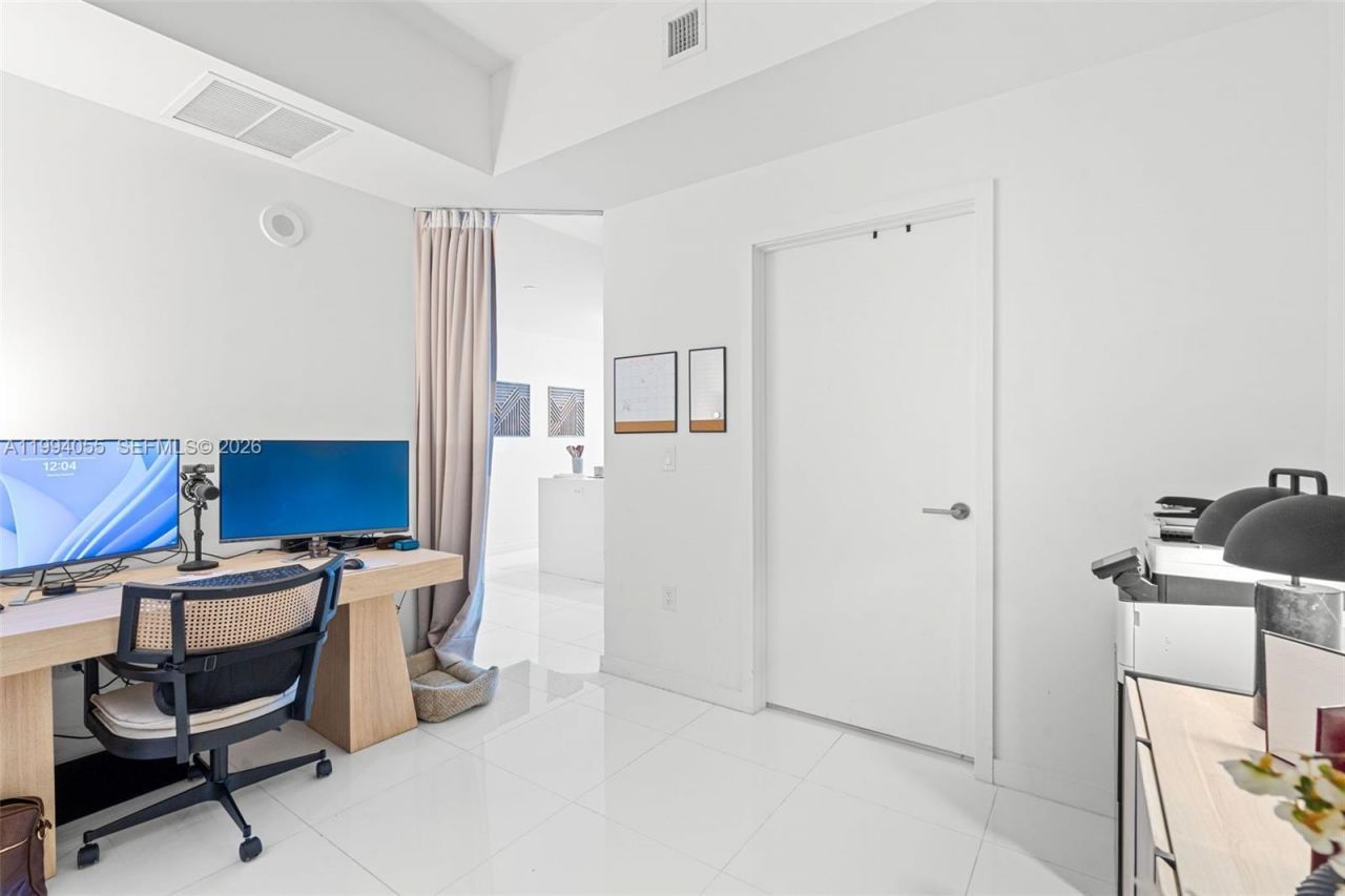 851 NE 1st Ave , Unit 1205, Miami, FL 33132 Photo