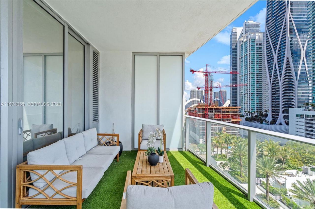 851 NE 1st Ave , Unit 1205, Miami, FL 33132 Photo