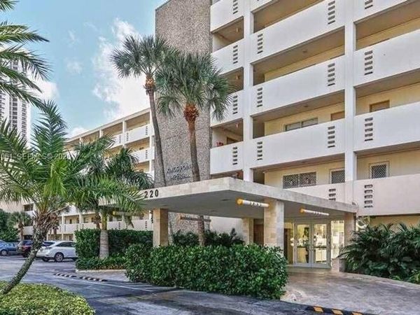 220 Kings Point Dr , Unit 509, Sunny Isles Beach, FL 33160