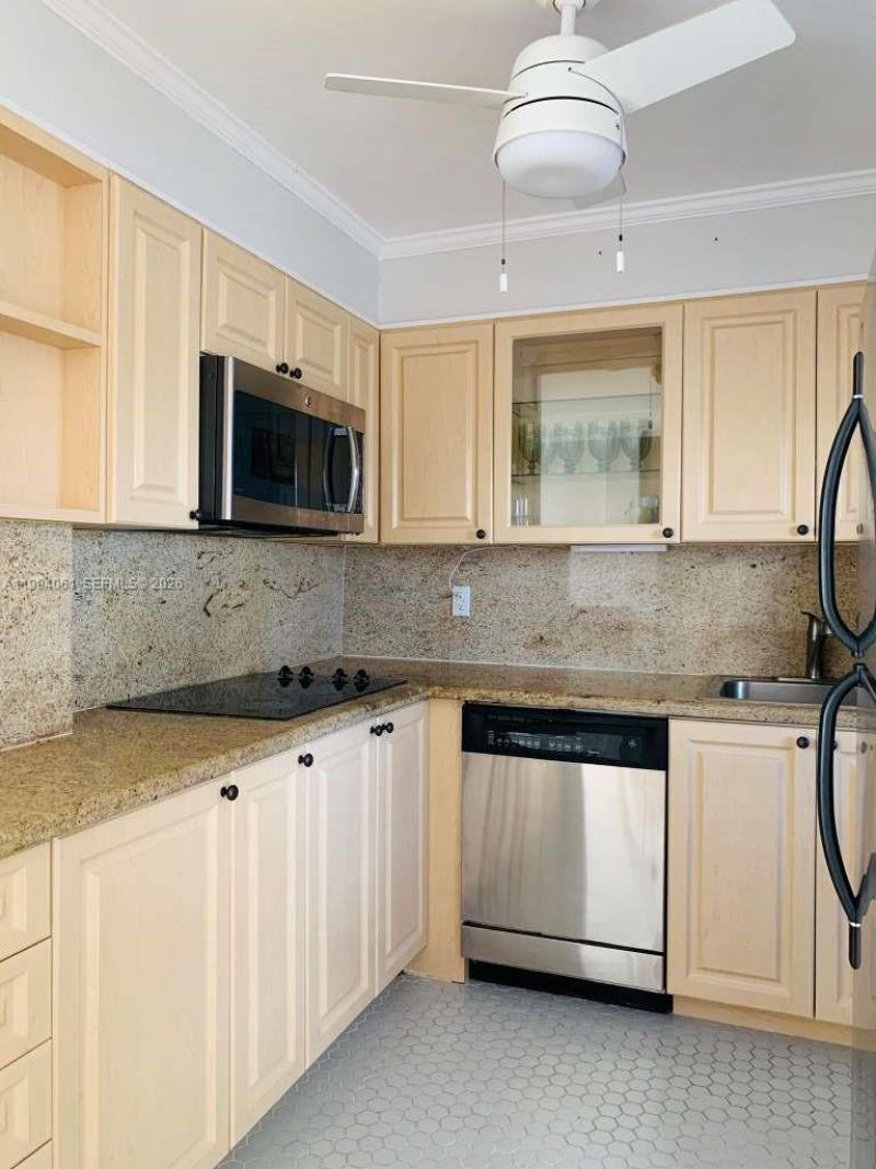 220 Kings Point Dr, Unit 509, Sunny Isles Beach, FL 33160 Photo