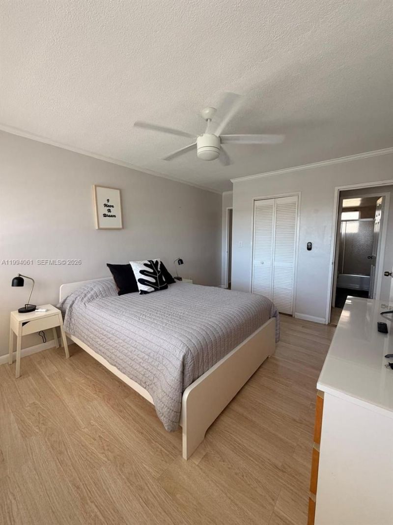 220 Kings Point Dr, Unit 509, Sunny Isles Beach, FL 33160 Photo