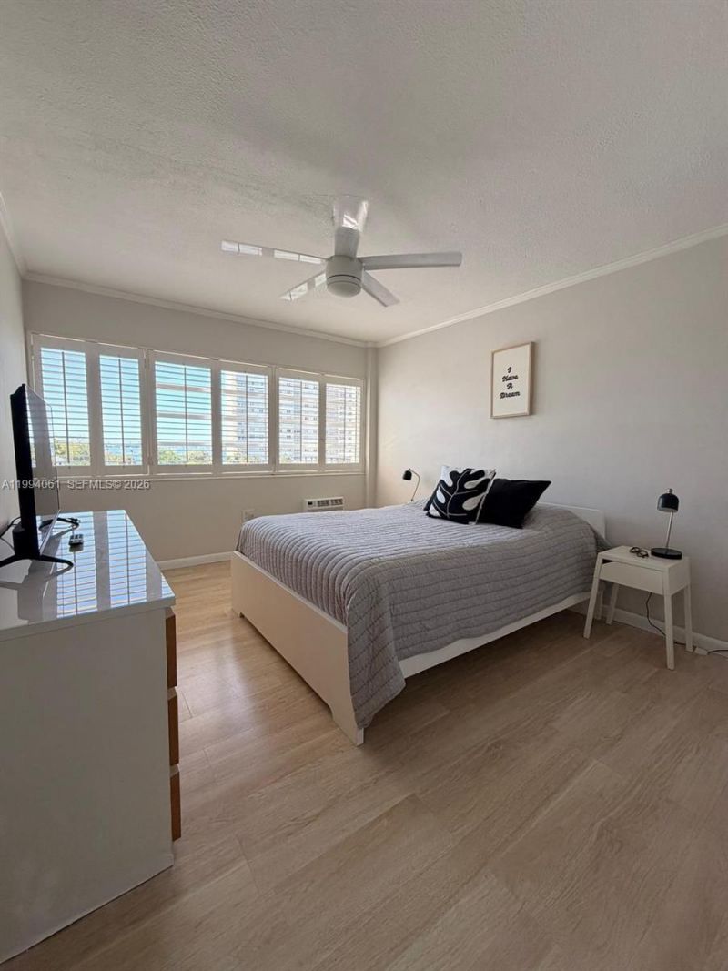 220 Kings Point Dr, Unit 509, Sunny Isles Beach, FL 33160 Photo