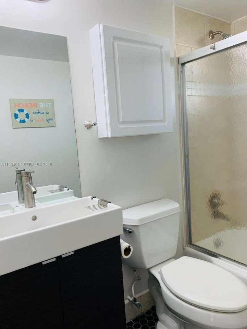 220 Kings Point Dr, Unit 509, Sunny Isles Beach, FL 33160 Photo