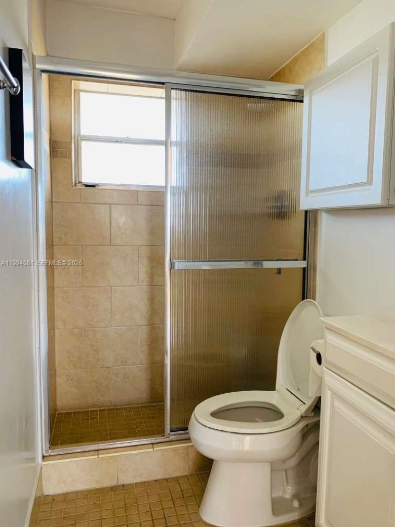 220 Kings Point Dr, Unit 509, Sunny Isles Beach, FL 33160 Photo