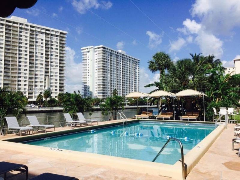 220 Kings Point Dr, Unit 509, Sunny Isles Beach, FL 33160 Photo
