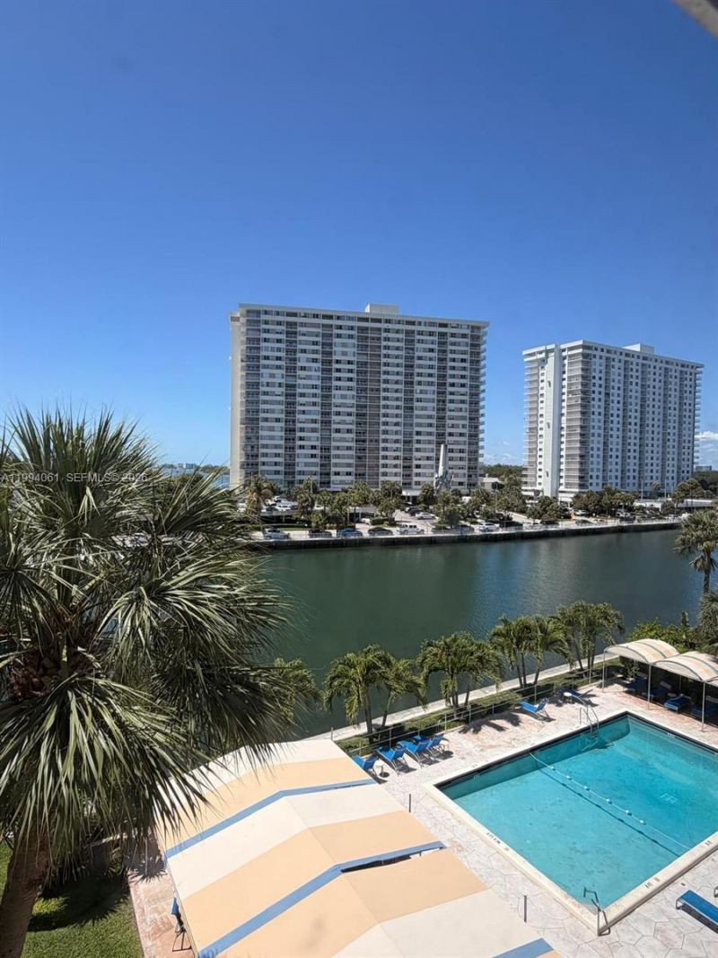 220 Kings Point Dr, Unit 509, Sunny Isles Beach, FL 33160 Photo