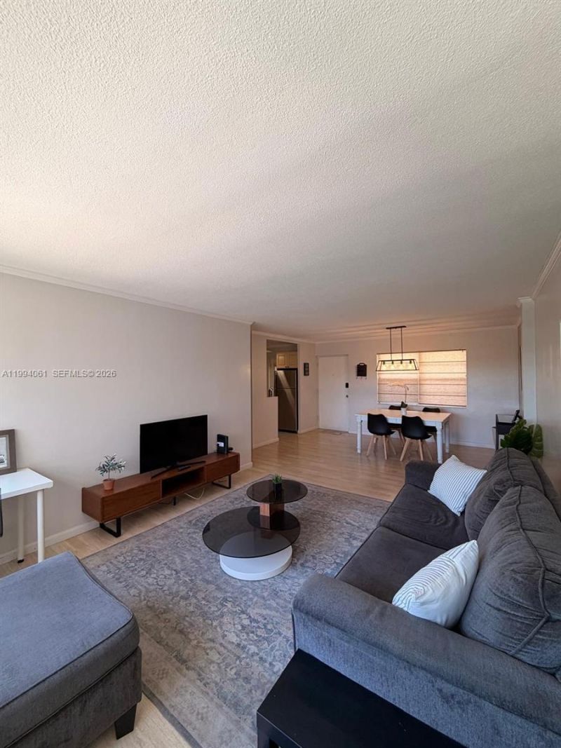 220 Kings Point Dr, Unit 509, Sunny Isles Beach, FL 33160 Photo