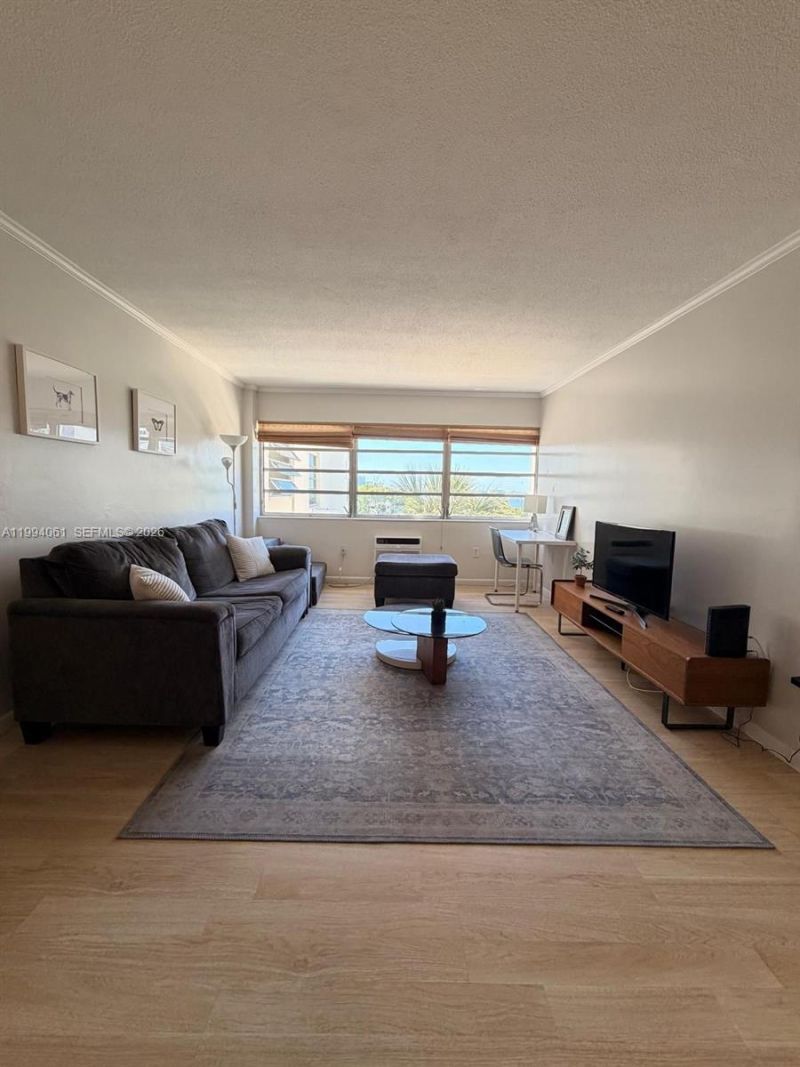 220 Kings Point Dr, Unit 509, Sunny Isles Beach, FL 33160 Photo
