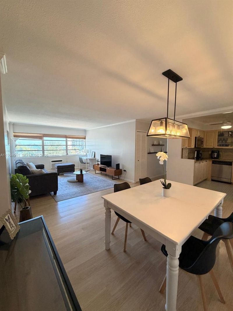 220 Kings Point Dr, Unit 509, Sunny Isles Beach, FL 33160 Photo