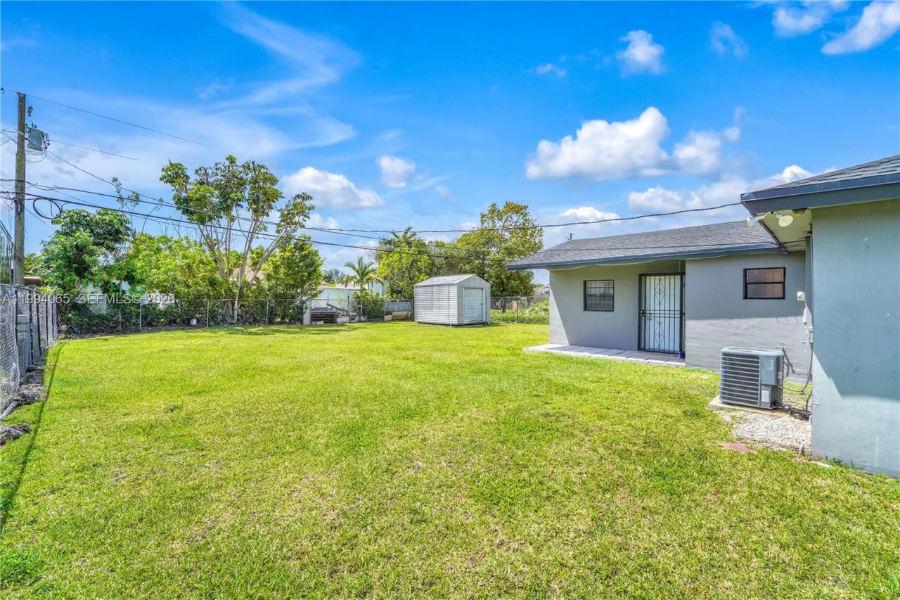 10960 SW 219th Street , Miami, FL 33170 Photo