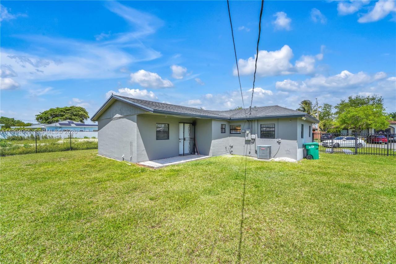 10960 SW 219th Street , Miami, FL 33170 Photo