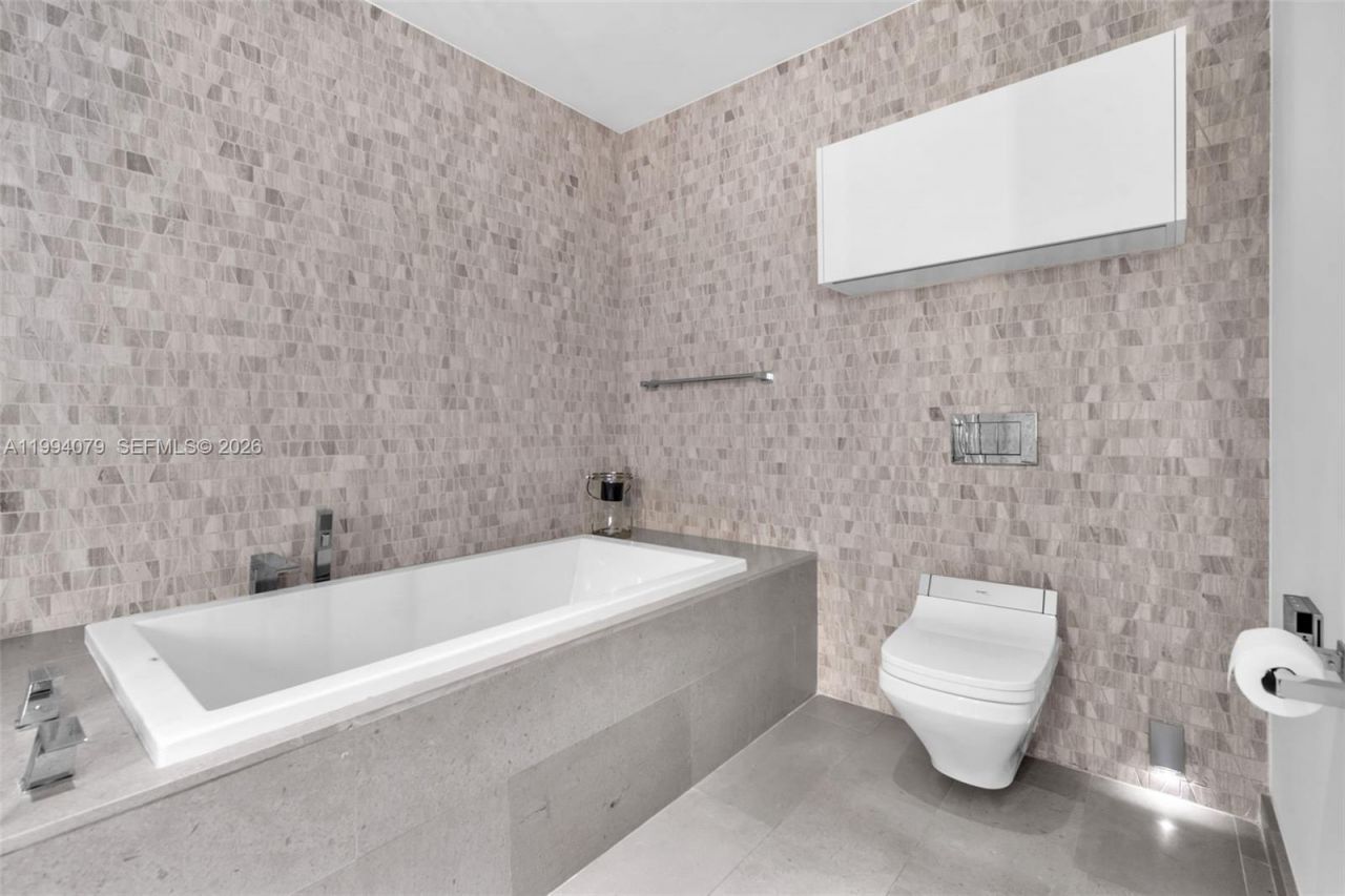 68 SE 6th St, Unit 3108, Miami, FL 33131 Photo