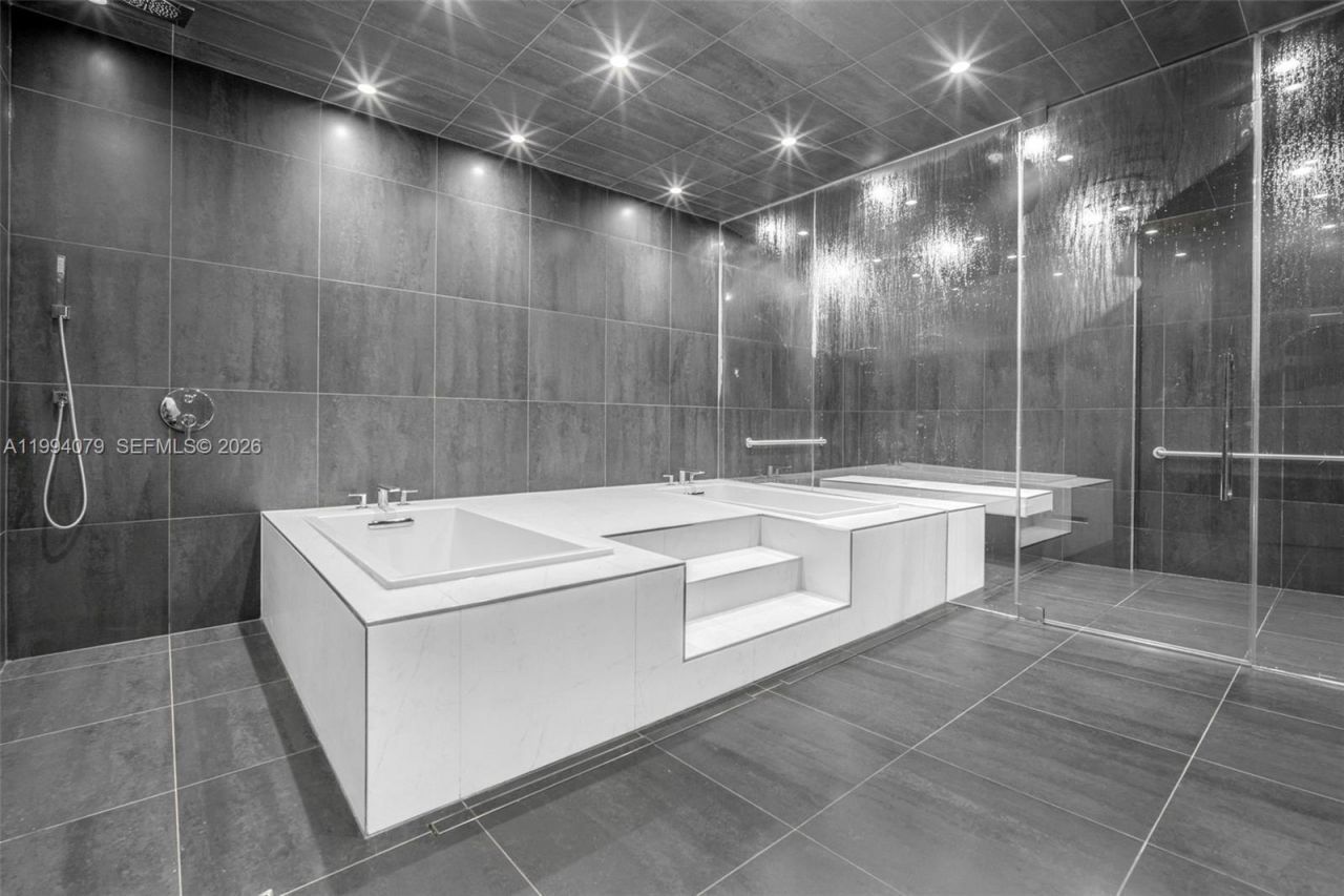 68 SE 6th St, Unit 3108, Miami, FL 33131 Photo