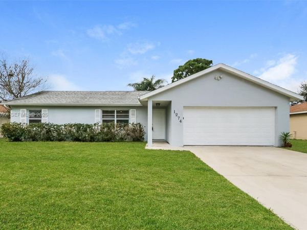1274 SW Byron St , Port St. Lucie, FL 34983
