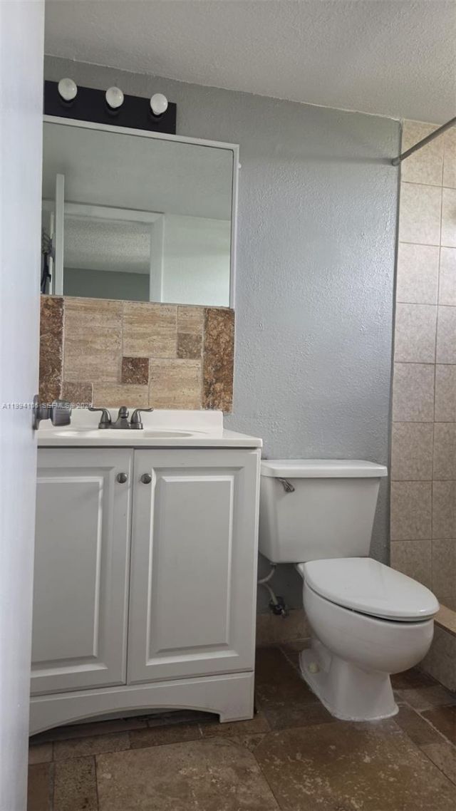 8075 NW 7th St, Unit 401, Miami, FL 33126 Photo