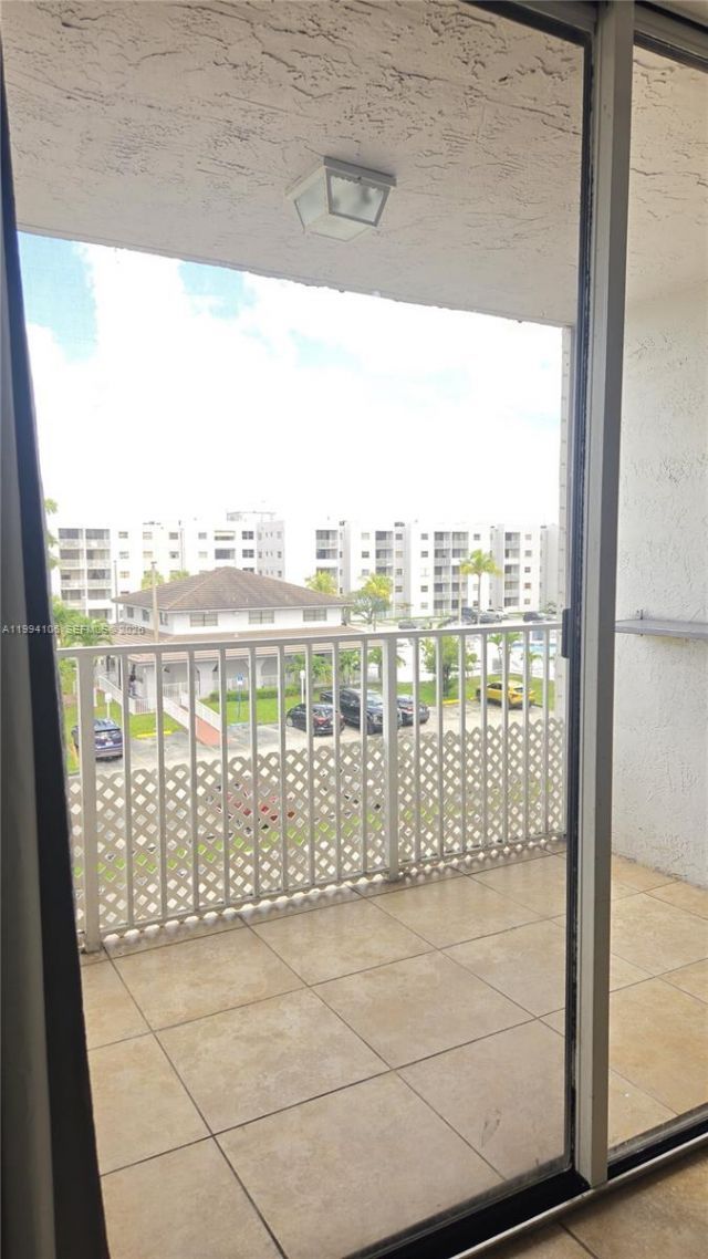 8075 NW 7th St, Unit 401, Miami, FL 33126 Photo
