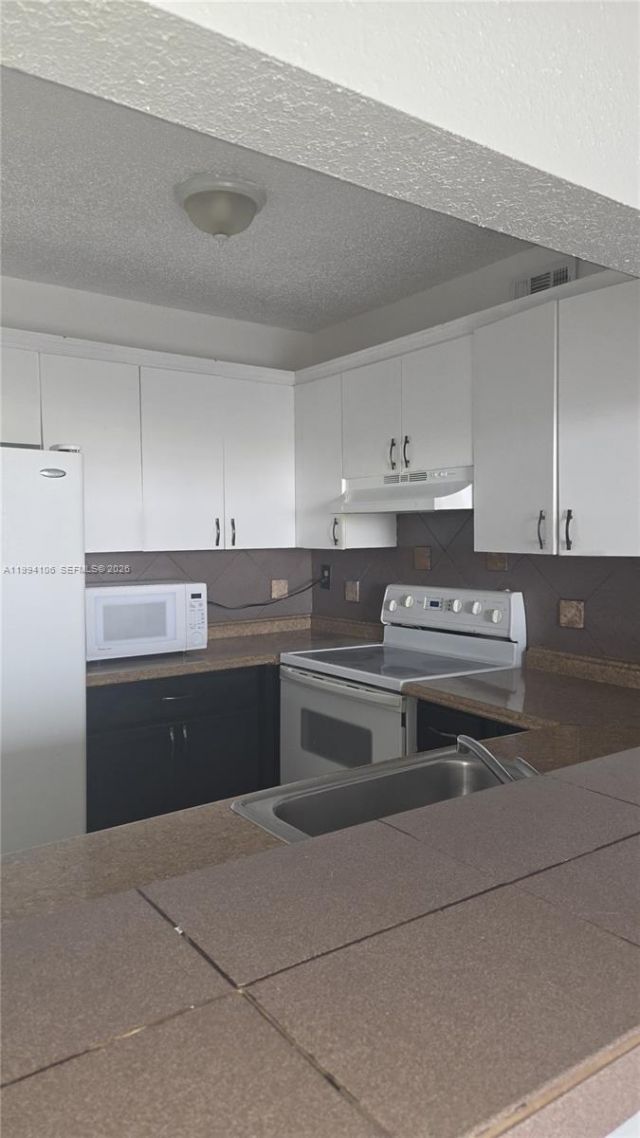 8075 NW 7th St, Unit 401, Miami, FL 33126 Photo