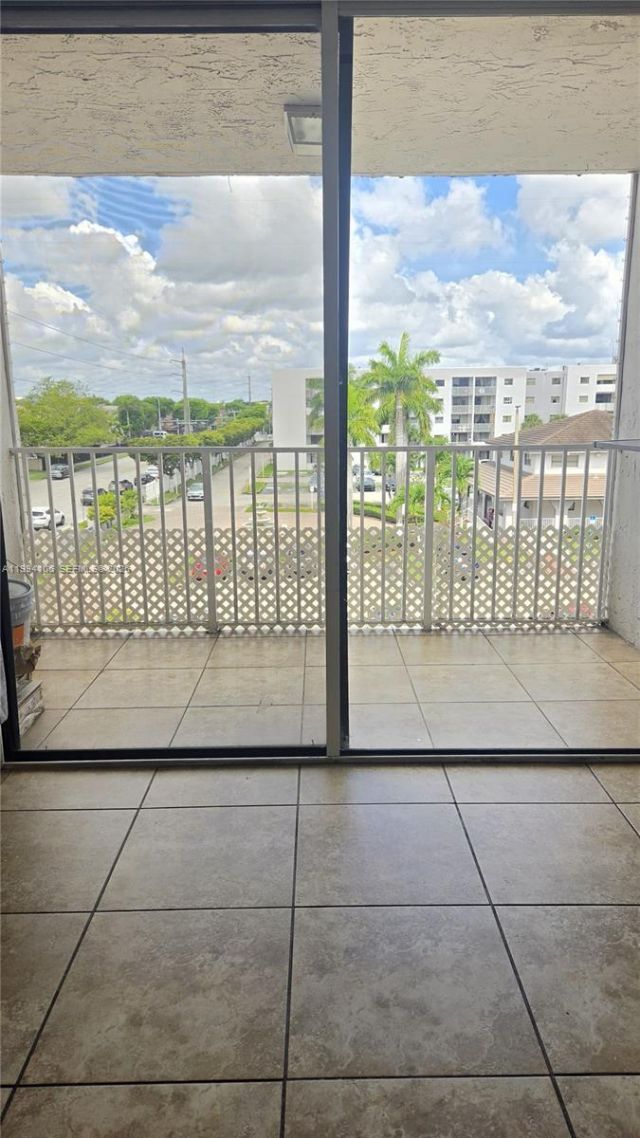 8075 NW 7th St, Unit 401, Miami, FL 33126 Photo