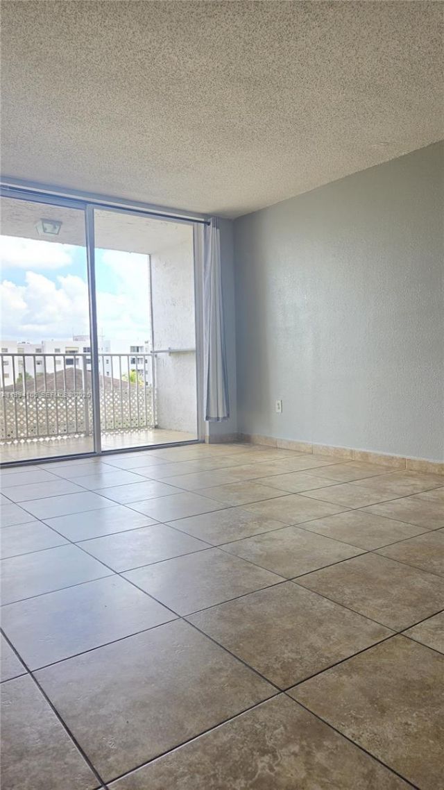 8075 NW 7th St, Unit 401, Miami, FL 33126 Photo