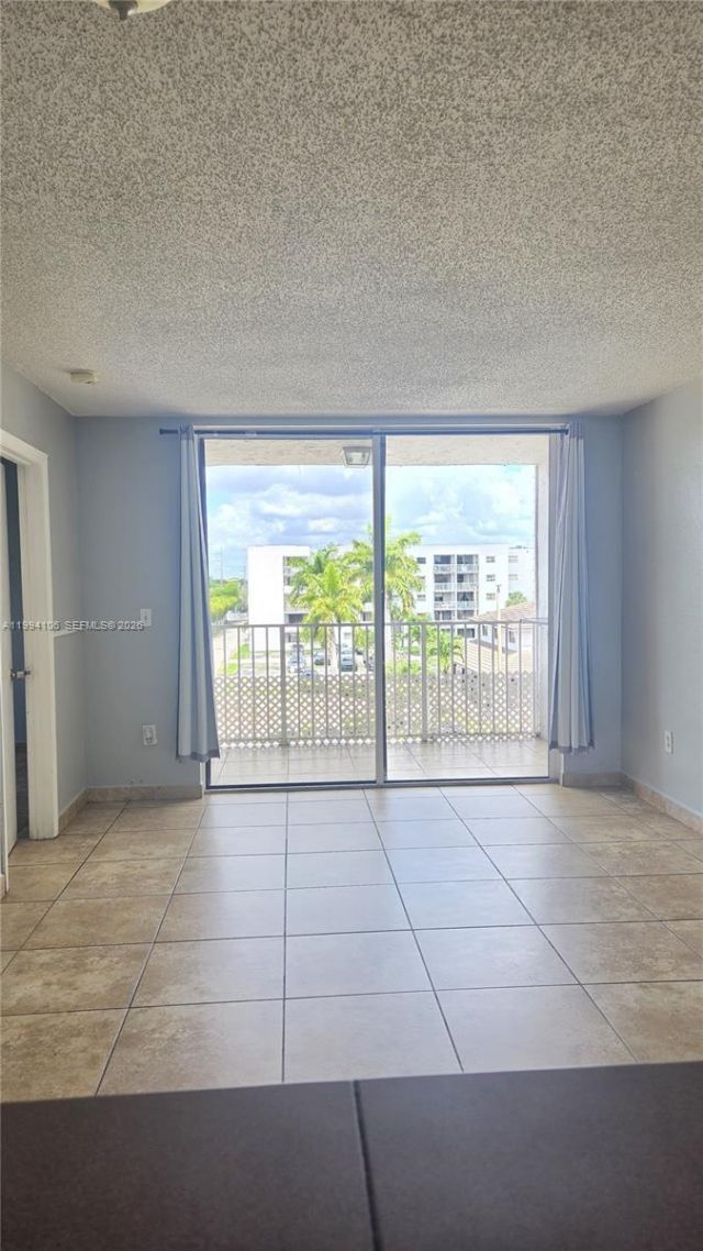 8075 NW 7th St, Unit 401, Miami, FL 33126 Photo