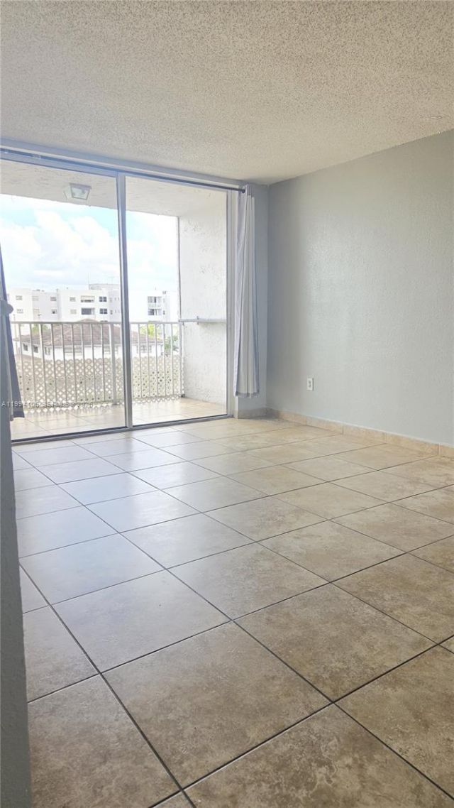 8075 NW 7th St, Unit 401, Miami, FL 33126 Photo