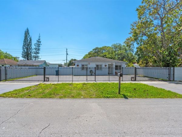 2346 NW 81st Ter , Miami, FL 33147