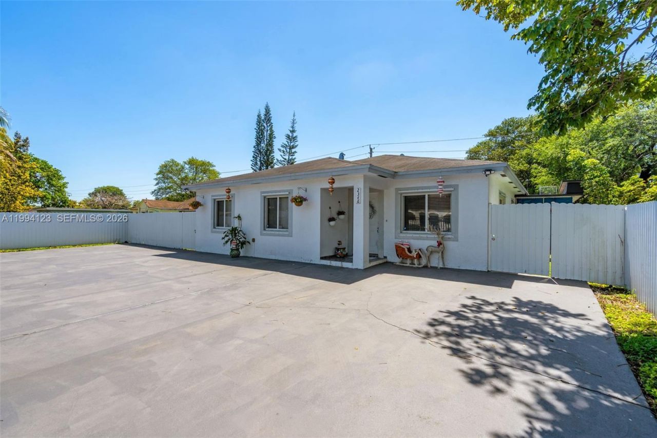 2346 NW 81st Ter, Miami, FL 33147 Photo