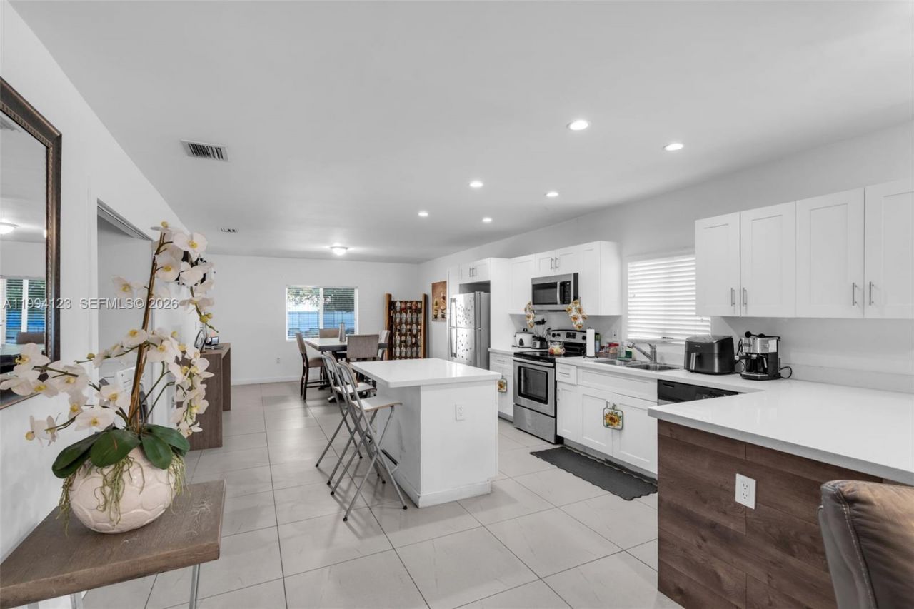 2346 NW 81st Ter , Miami, FL 33147 Photo