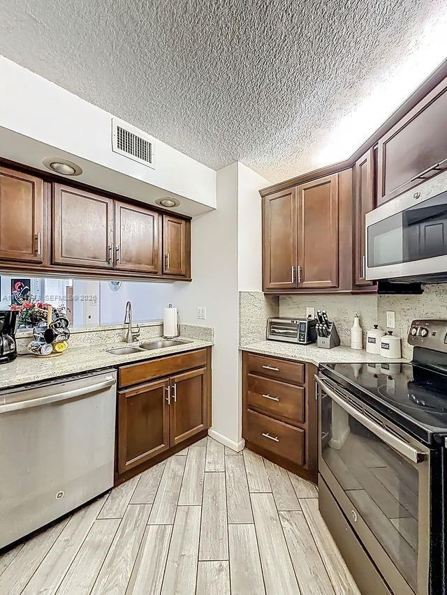 10401 W Broward Blvd , Unit 302, Plantation, FL 33324 Photo