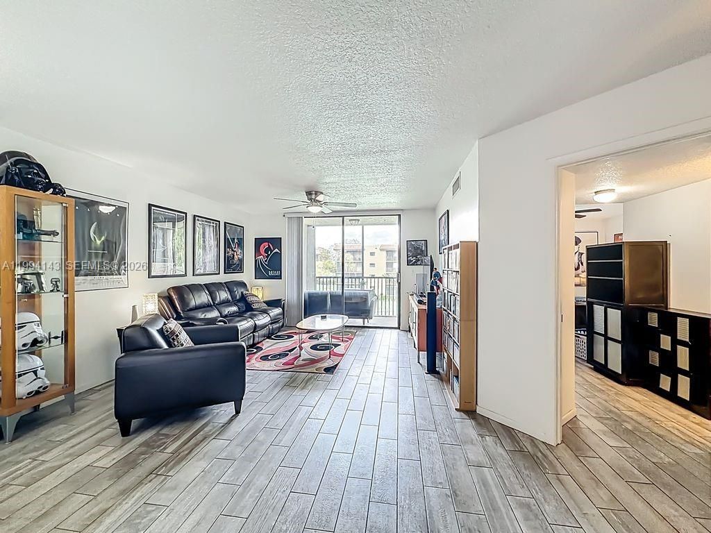 10401 W Broward Blvd , Unit 302, Plantation, FL 33324 Photo