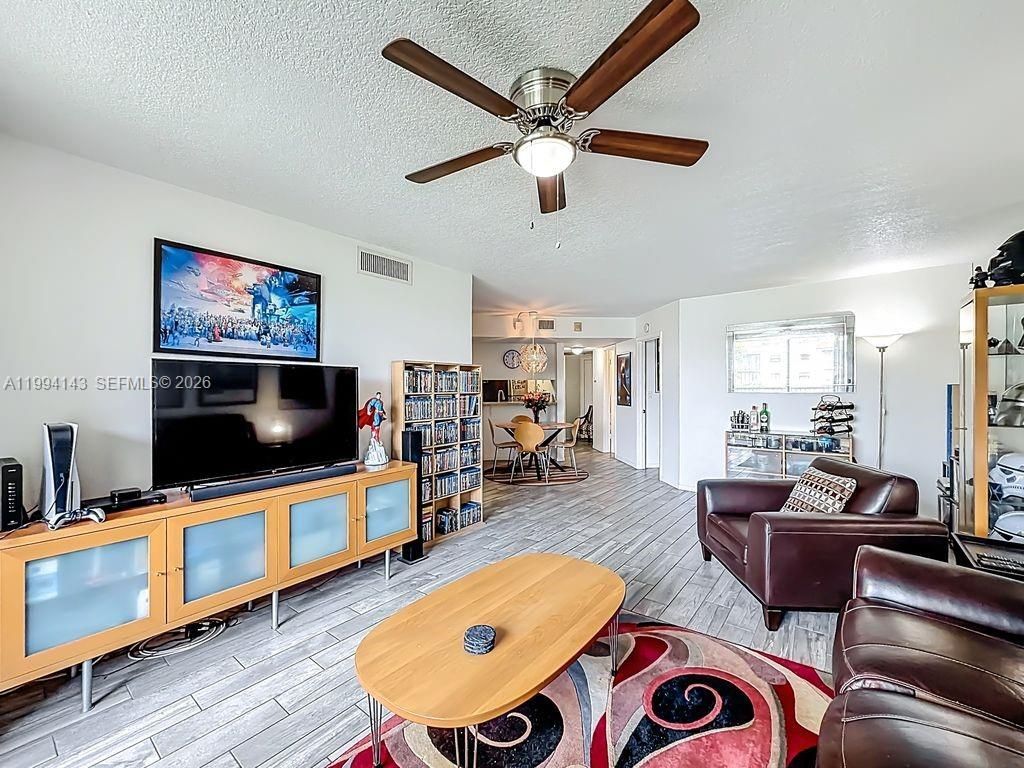 10401 W Broward Blvd , Unit 302, Plantation, FL 33324 Photo