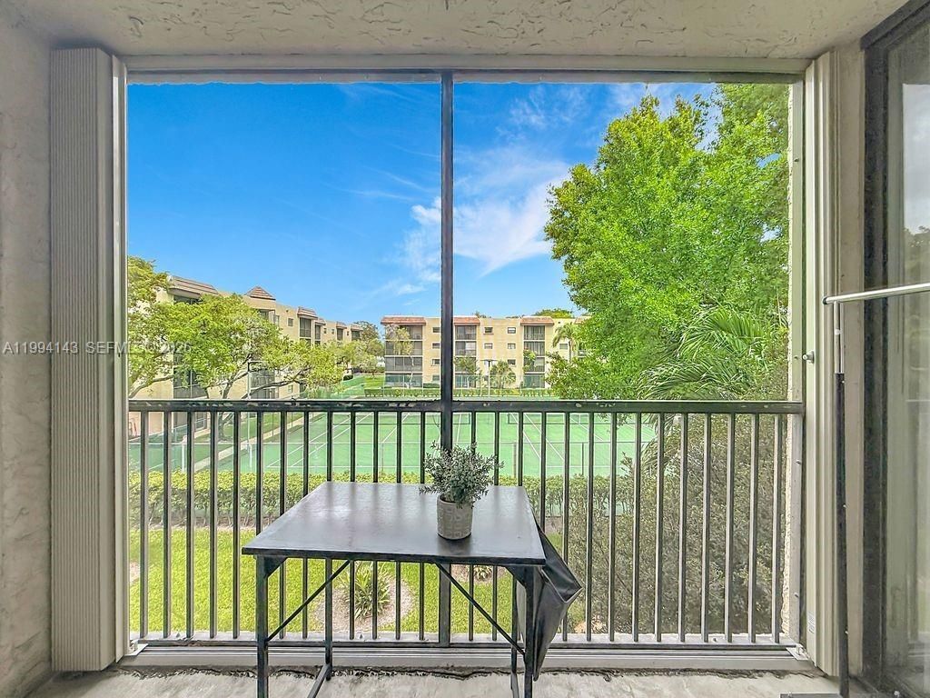 10401 W Broward Blvd , Unit 302, Plantation, FL 33324 Photo